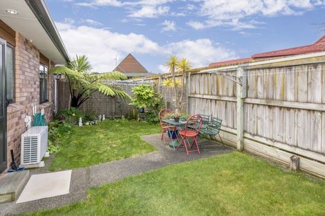 Photo of property in Rangeview Villas, 37/9 Fuller Close, Levin, 5510