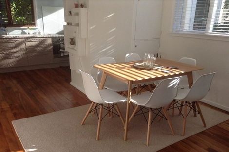 Photo of property in 15a Governor Road, Northland, Wellington, 6012