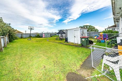 Photo of property in 143 Puriri Street, Castlecliff, Whanganui, 4501