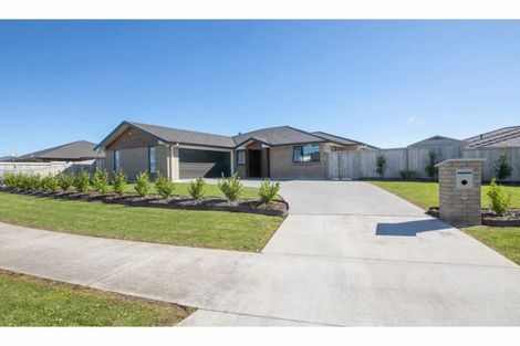 Photo of property in 8 Remana Crescent, Huapai, Kumeu, 0810
