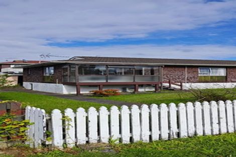 Photo of property in 2/56 Rimu Street, New Lynn, Auckland, 0600