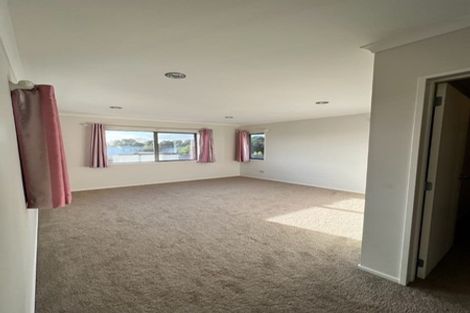 Photo of property in 10 Bridget Court, Red Beach, 0932