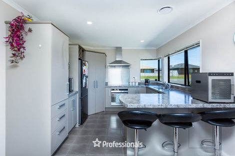 Photo of property in 9 Percy Kinsman Crescent, Riverstone Terraces, Upper Hutt, 5018