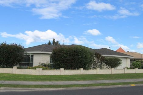 Photo of property in 131 Lakeside Drive, Orewa, 0931