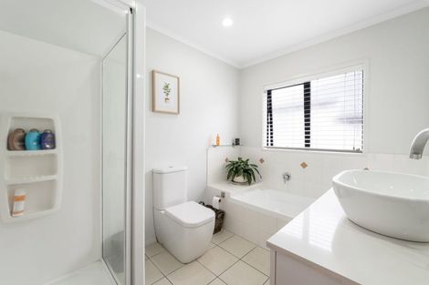 Photo of property in 5 Carousel Crescent, East Tamaki Heights, Auckland, 2016