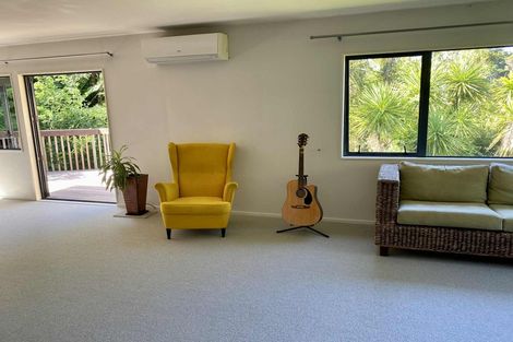Photo of property in 13 Springwater Vale, Unsworth Heights, Auckland, 0632