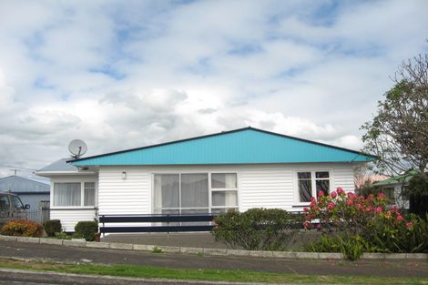 Photo of property in 5 Ranfurly Street, Frankleigh Park, New Plymouth, 4310