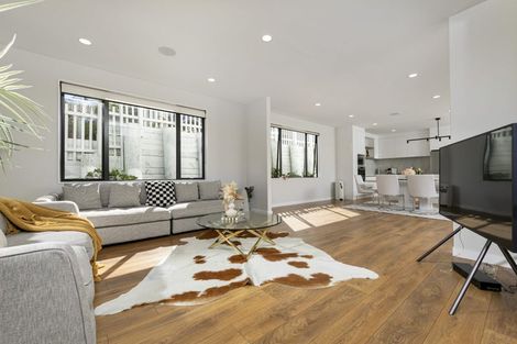Photo of property in 8c Albany Highway, Greenhithe, Auckland, 0632
