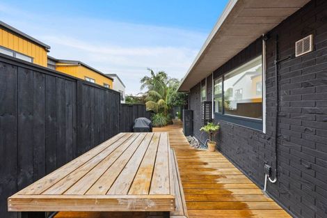Photo of property in 3/132 Onewa Road, Northcote, Auckland, 0627