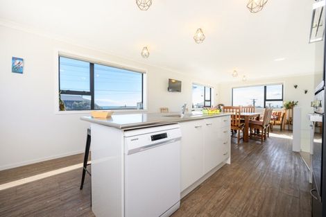 Photo of property in 17 Marine Parade South, Foxton Beach, Foxton, 4815