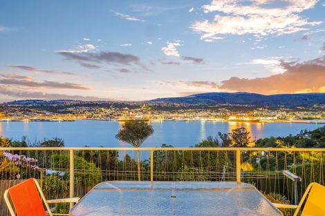 Photo of property in 121 Larnach Road, Vauxhall, Dunedin, 9013