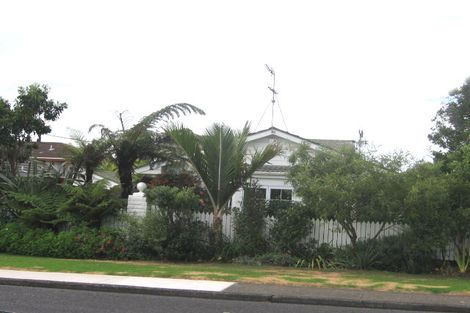 Photo of property in 1/5 Waterloo Road, Milford, Auckland, 0620