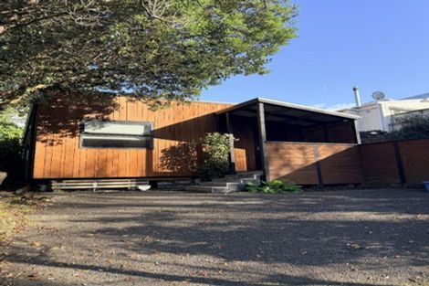 Photo of property in 2 Ebrington Place, Strandon, New Plymouth, 4312
