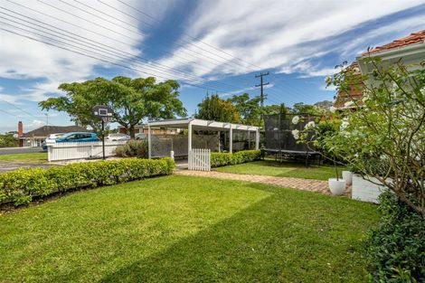Photo of property in 1/121 Ocean View Road, Hillcrest, Auckland, 0627
