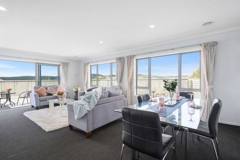 Photo of property in 15 Bickerton Rise, Churton Park, Wellington, 6037