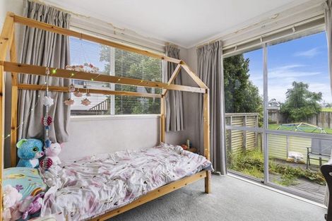 Photo of property in 17 Roick Parade, Glen Eden, Auckland, 0602