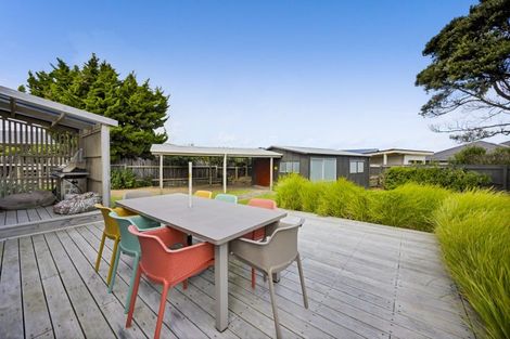 Photo of property in 9 Pohutukawa Drive, Opunake, 4616