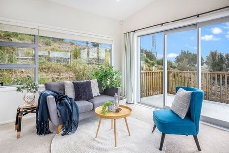 Photo of property in 20 Madeira Close, Whitby, Porirua, 5024