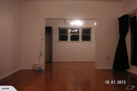 Photo of property in 122 Cambridge Terrace, Fairfield, Lower Hutt, 5011