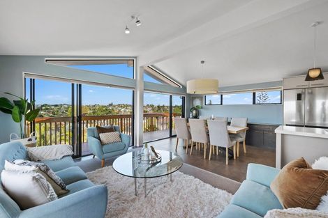 Photo of property in 4 Advene Road, Cockle Bay, Auckland, 2014