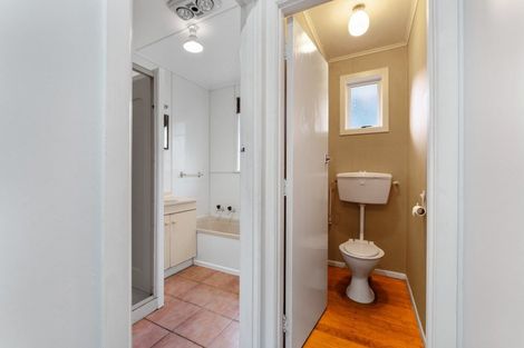 Photo of property in 2 Stoke Place, Awapuni, Palmerston North, 4412