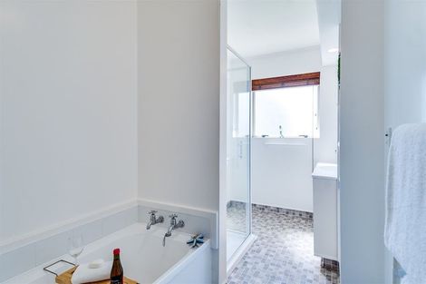 Photo of property in 3 Cambridge Terrace, Taradale, Napier, 4112