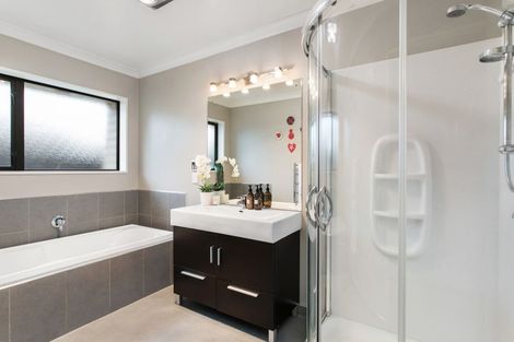 Photo of property in 16 Prebblewood Drive, Prebbleton, 7604