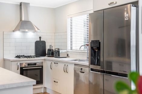 Photo of property in 19 Seagull Place, Whitby, Porirua, 5024