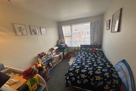 Photo of property in 2/10 Aorangi Road, Bryndwr, Christchurch, 8053