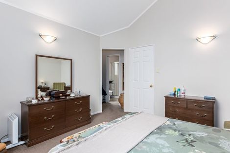 Photo of property in 21 Saunders Close, Whitby, Porirua, 5024