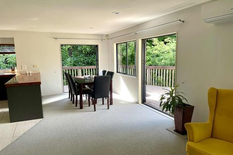 Photo of property in 13 Springwater Vale, Unsworth Heights, Auckland, 0632