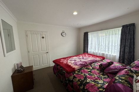 Photo of property in 1 Fleetwood Drive, Henderson, Auckland, 0612