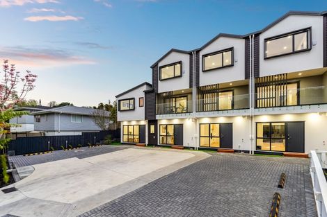 Photo of property in 16 Saint Catherine Crescent, West Harbour, Auckland, 0618