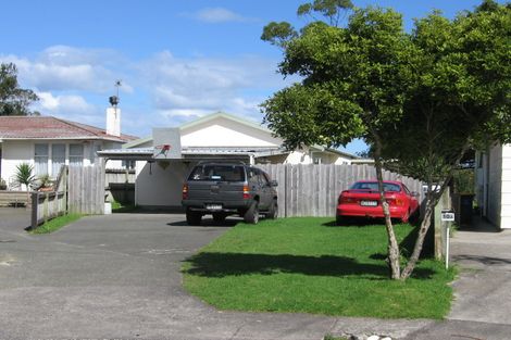 Photo of property in 8 Holman Road, Te Atatu Peninsula, Auckland, 0610