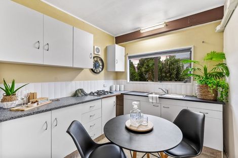 Photo of property in 10 Beauchamp Drive, Massey, Auckland, 0614