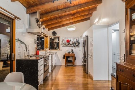 Photo of property in 215 Shaw Road, Titirangi, Auckland, 0604