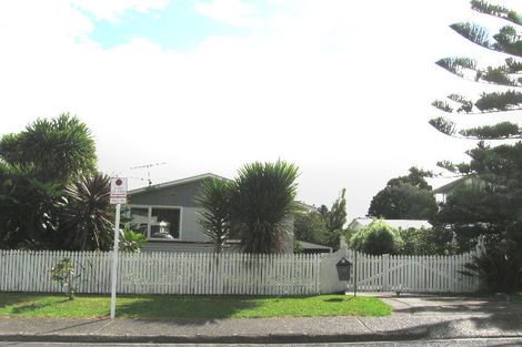Photo of property in 10 Ozich Avenue, Te Atatu South, Auckland, 0610