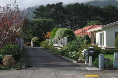 Photo of property in 11 Runanga Grove, Waikanae, 5036