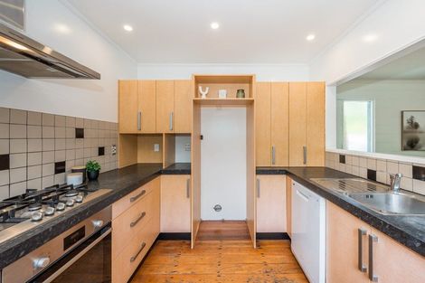 Photo of property in 16 Dale Road, Raumati South, Paraparaumu, 5032