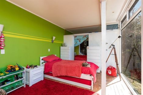 Photo of property in 33 Harbour View Road, Northland, Wellington, 6012