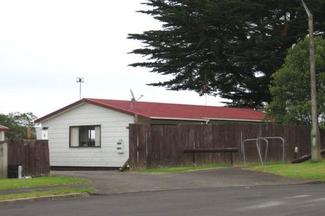 Photo of property in 8 Hanson Place, West Harbour, Auckland, 0618