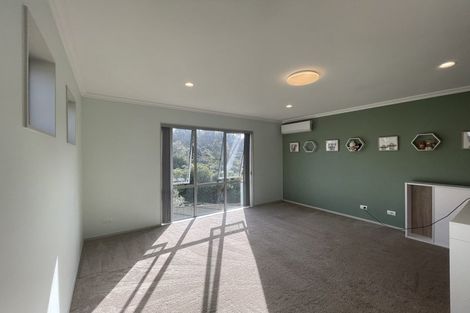 Photo of property in 22 Marwan Crescent, The Gardens, Auckland, 2105