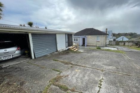 Photo of property in 22 Cliff View Drive, Green Bay, Auckland, 0604