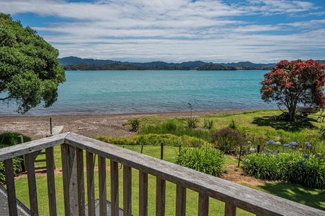 Photo of property in 950 Whangaruru Road North, Whangaruru, Russell, 0184