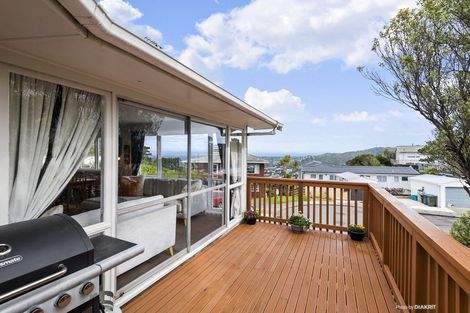 Photo of property in 11 Middlesex Place, Northland, Wellington, 6012