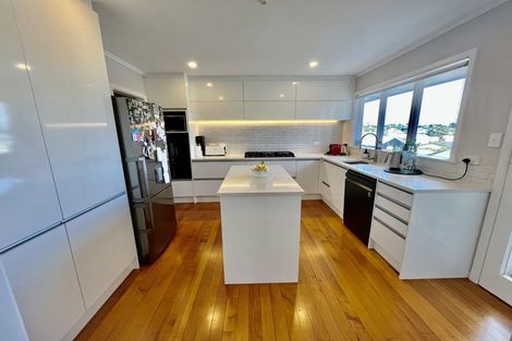 Photo of property in 136 Birkenhead Avenue, Birkenhead, Auckland, 0626