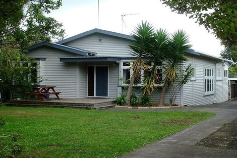 Photo of property in 10 Racecourse Road, Waiuku, 2123