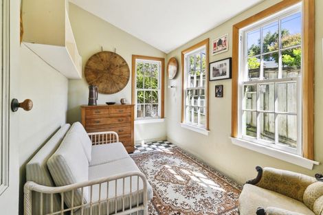 Photo of property in 28 Queen Street, Mount Victoria, Wellington, 6011