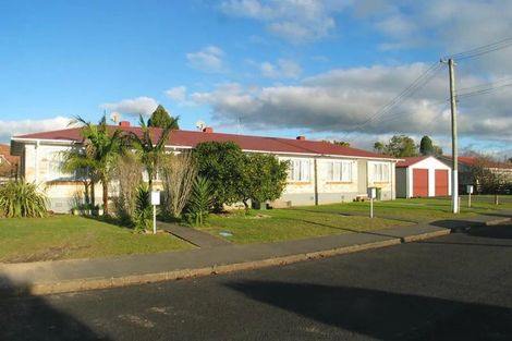 Photo of property in 2/12 Elizabeth Street, Papakura, 2110