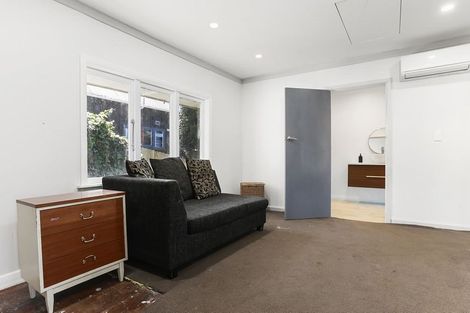 Photo of property in 32 Kashmir Road, Glen Eden, Auckland, 0602